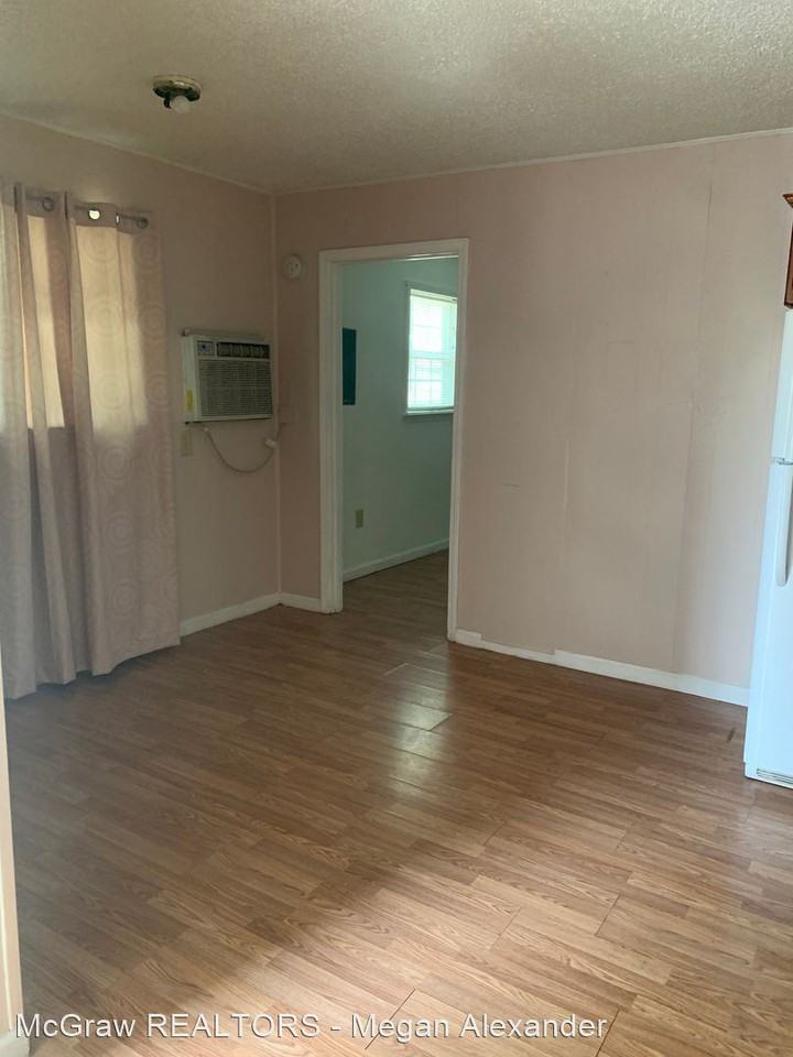 1304 E 1st St - Photo 3 of 10