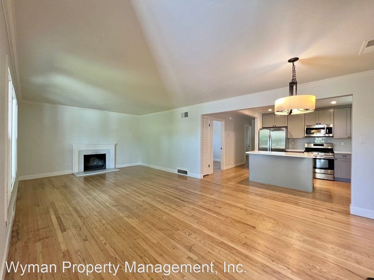 2072 Euclid Ave - Photo 3 of 18