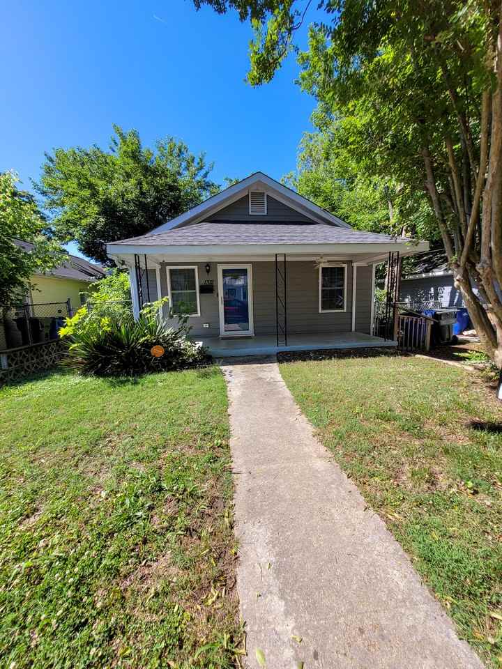 1312 Pender St - Photo 2 of 25