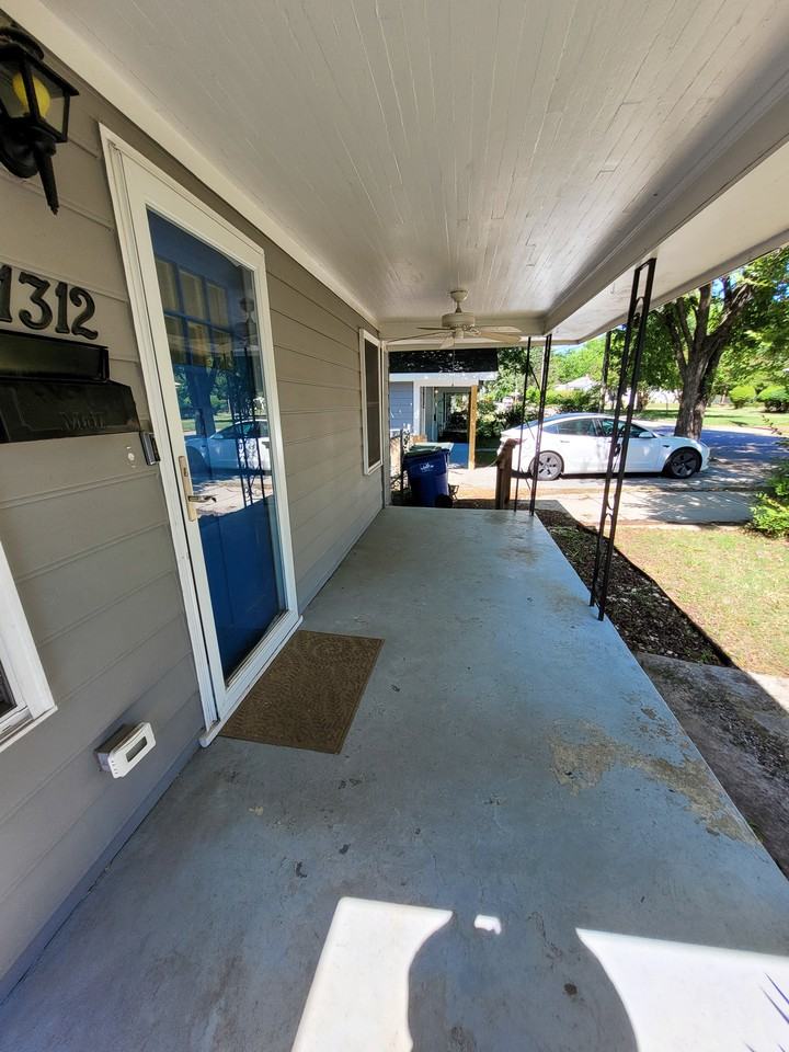 1312 Pender St - Photo 3 of 25