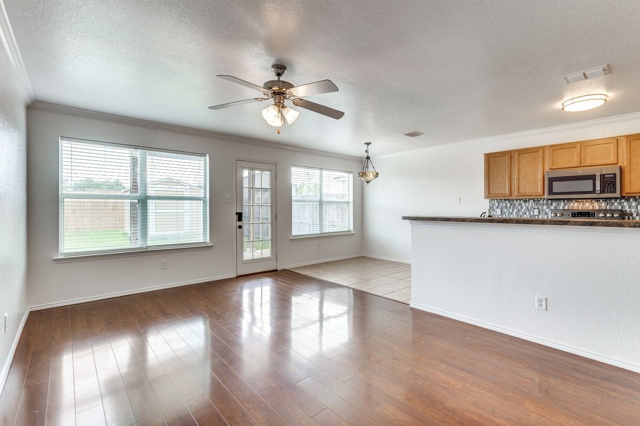 10715 Edgewest Ter - Photo 2 of 12