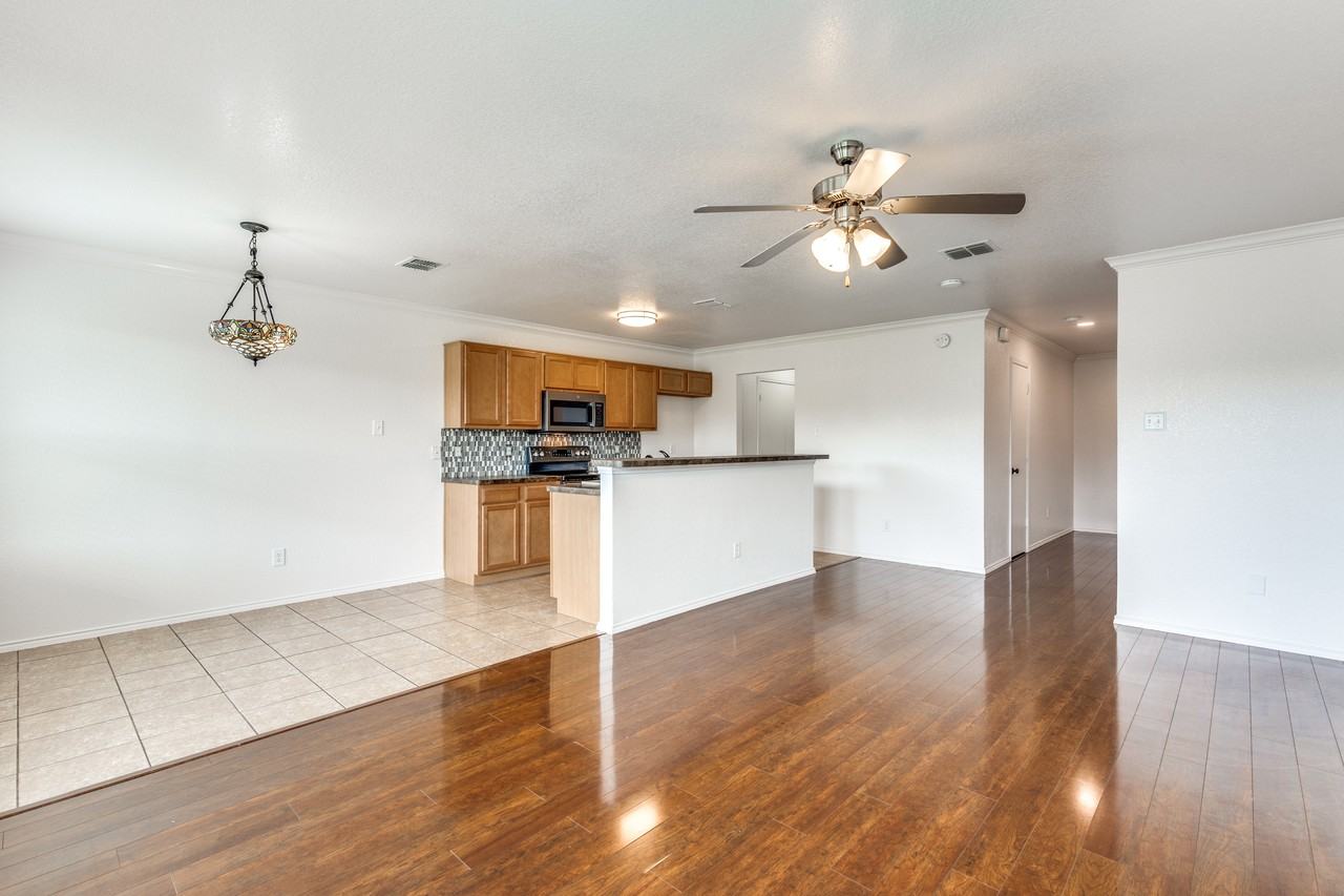 10715 Edgewest Ter - Photo 3 of 12