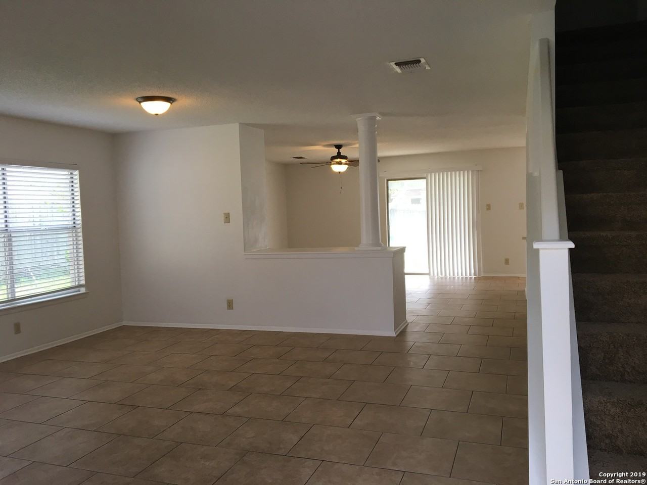 1214 Summit Crst - Photo 2 of 4