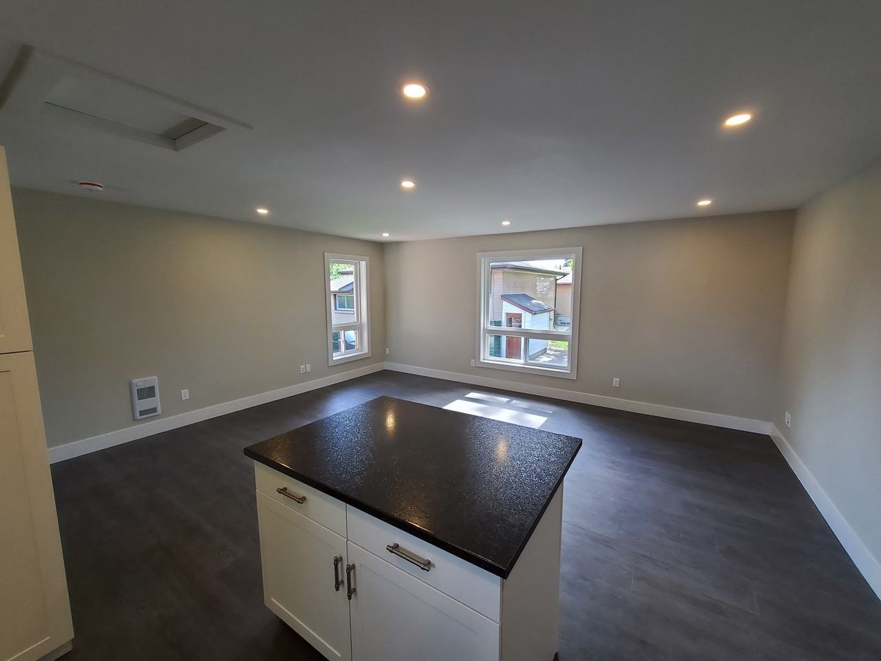 20 Munro Ave #B - Photo 3 of 12