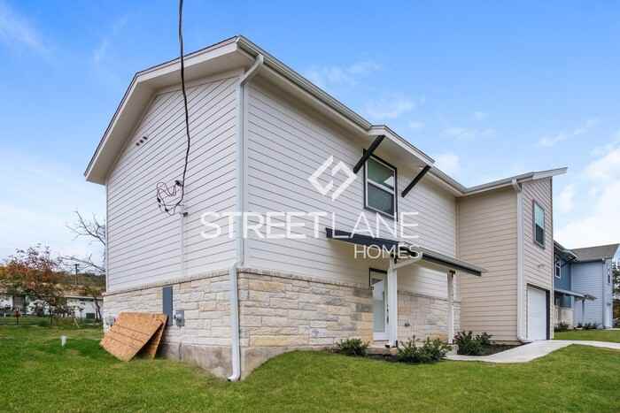 11012 Oak St - Photo 2 of 15