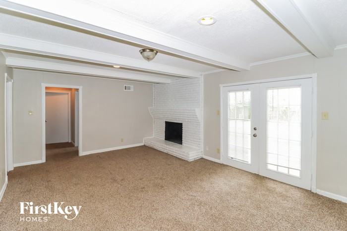 2801 Emerald St - Photo 3 of 15