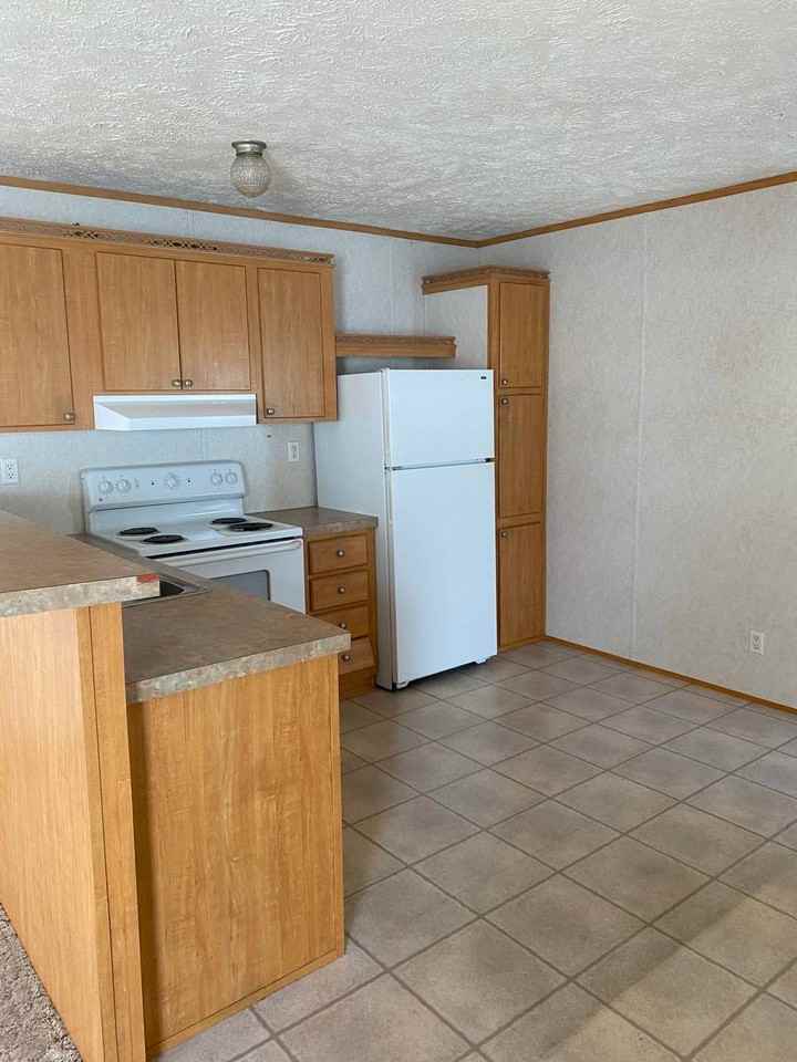 Caryville 12K Mobile Home - Photo 3 of 3