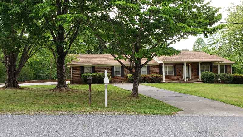 280 Yeatts Rd - Photo 2 of 33