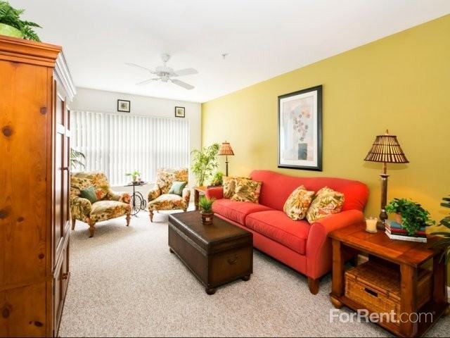 Somerset Club Apartments - Photo 3 of 15