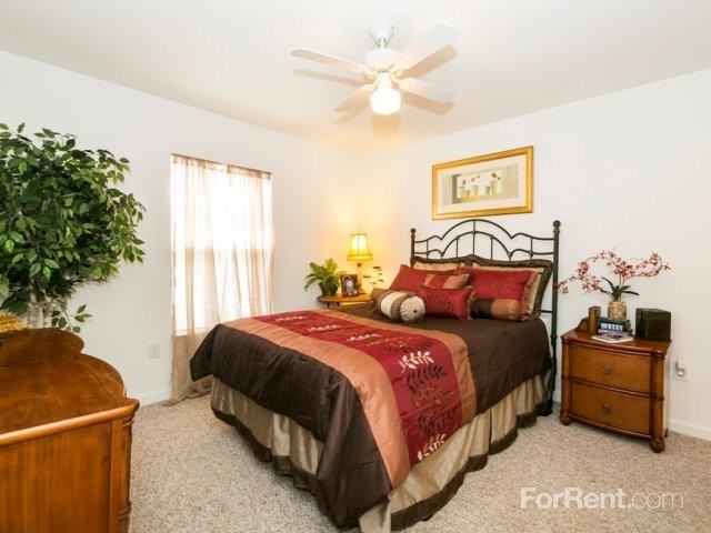 Somerset Club Apartments - Photo 2 of 15