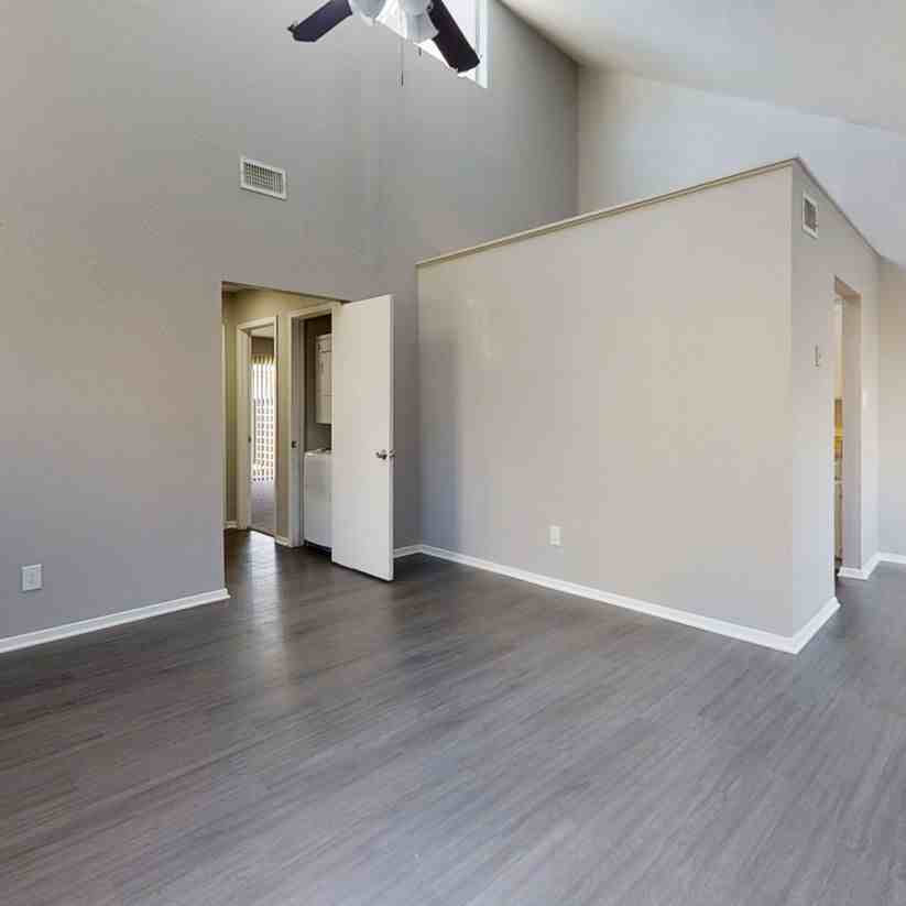 Jackson Manor - Photo 2 of 20