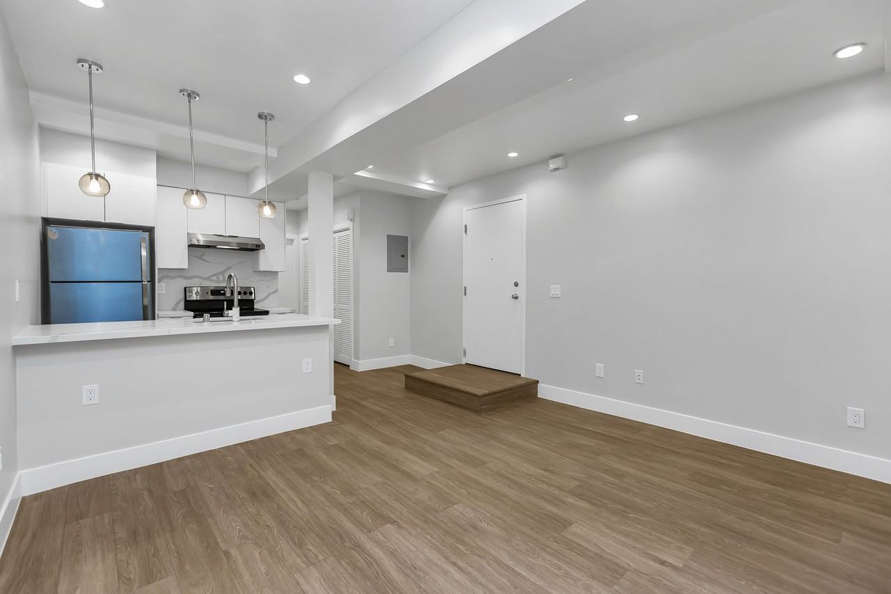 333 Hyde - Photo 2 of 9