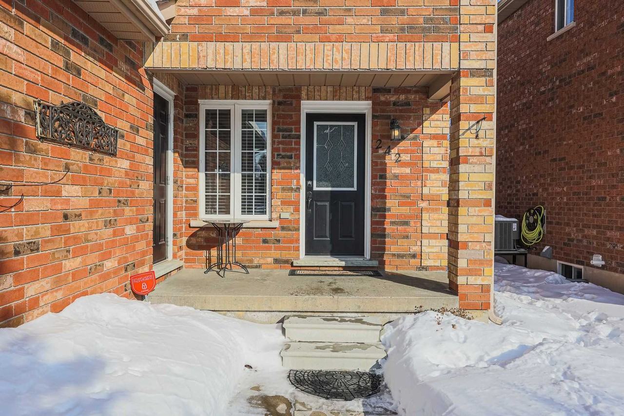 242 Mapleton Avenue - Photo 3 of 37