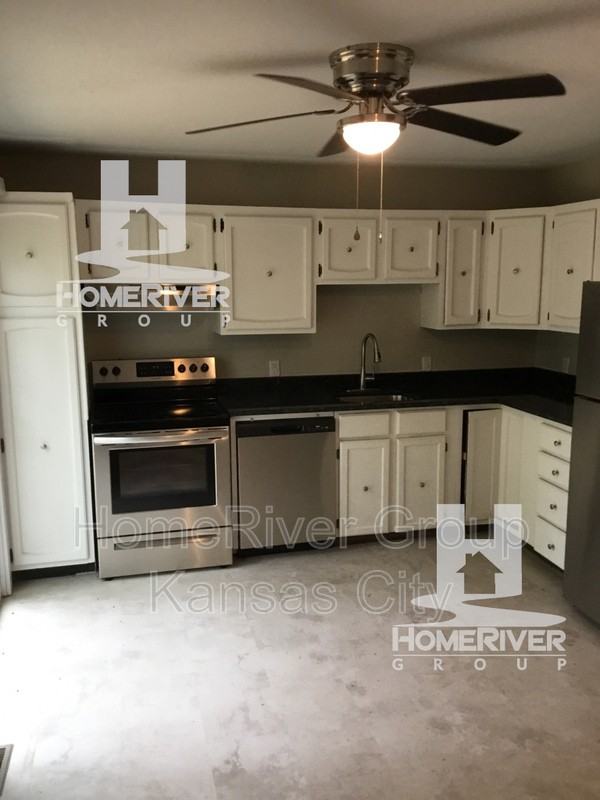 813 N 83rd St - Photo 2 of 4