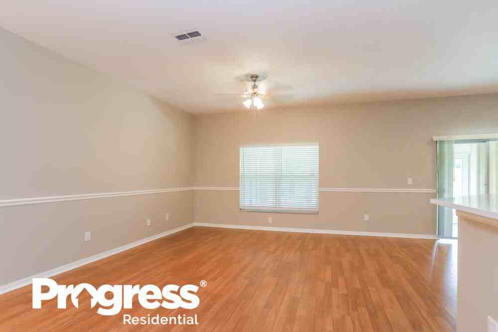 713 Parsons Pointe St - Photo 3 of 16