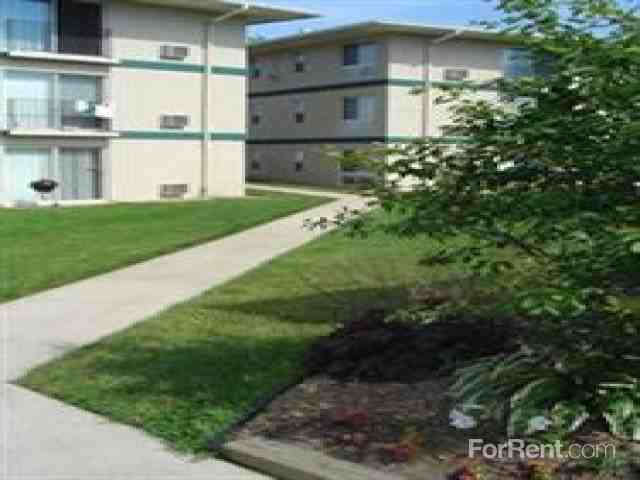 Amber Manor - Photo 2 of 11