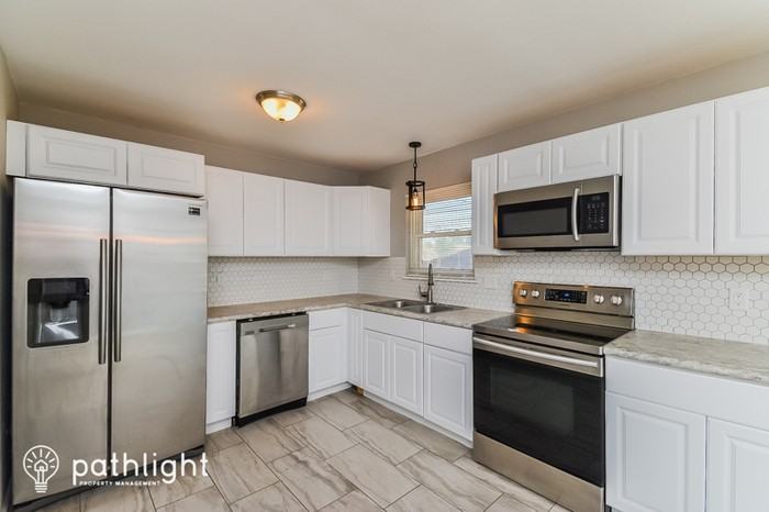 1615 Rushmore Dr - Photo 2 of 16