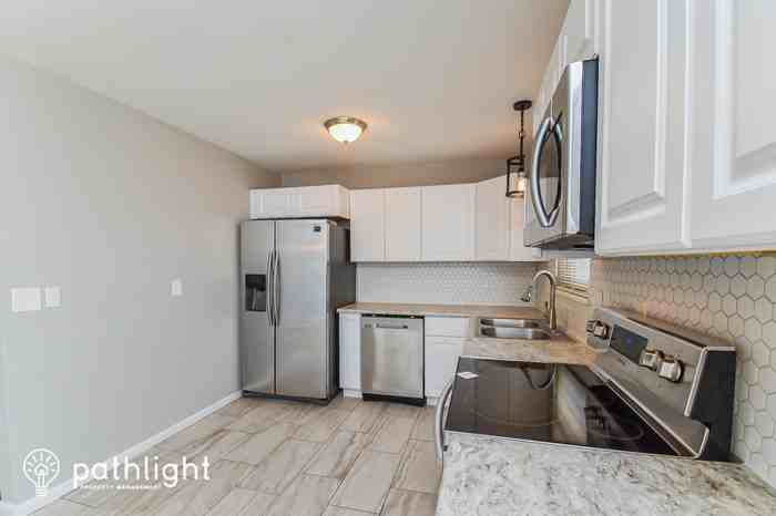 1615 Rushmore Dr - Photo 3 of 16