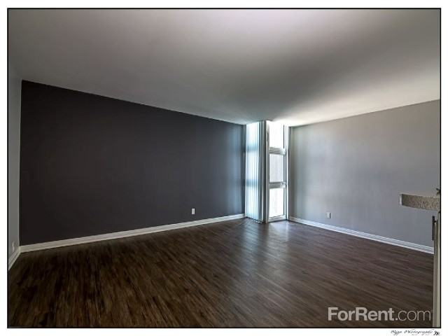 1001 Melrose - Photo 2 of 12