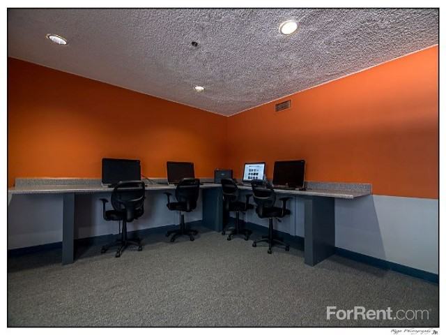 1001 Melrose - Photo 3 of 12