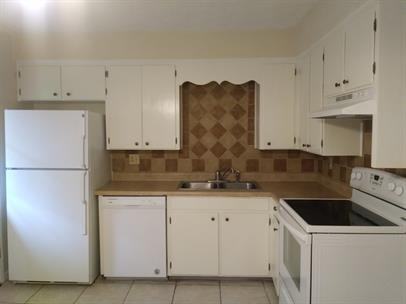 1592 Coombs Dr #2 - Photo 4 of 12