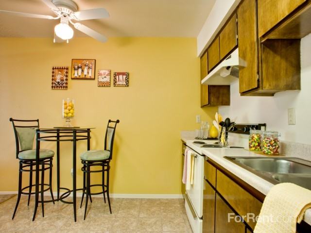 Sandpiper Point Apartments - Photo 3 of 10