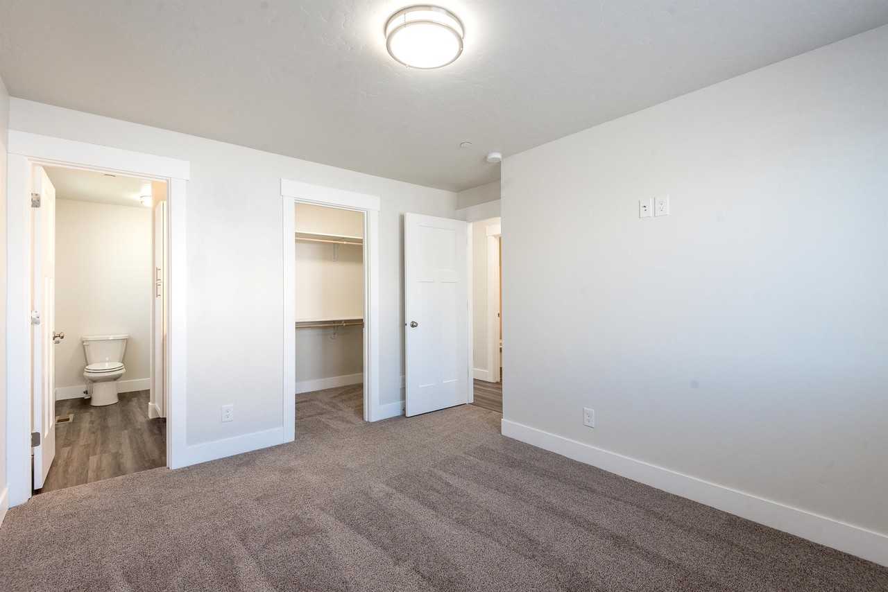 823 Nw 21st St #823 - Photo 2 of 17
