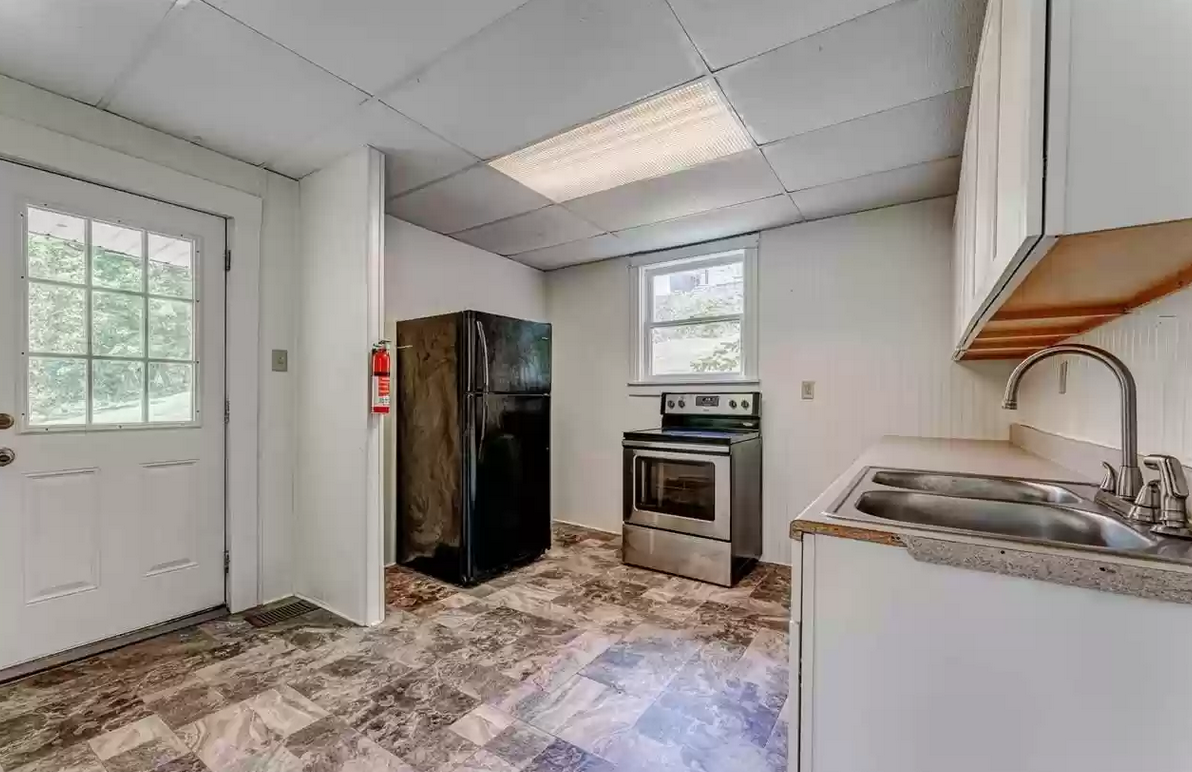 975 Dorsey Ave #1 - Photo 5 of 34