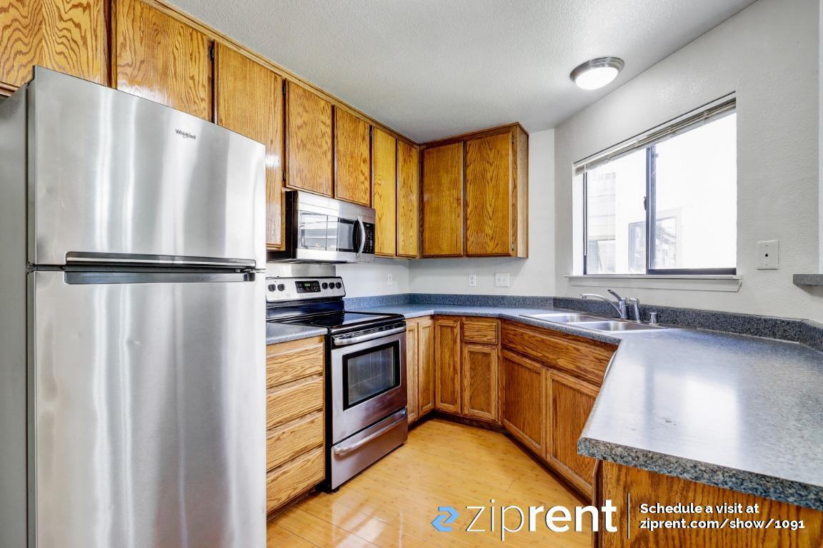 1015 Chelsea - Photo 2 of 17