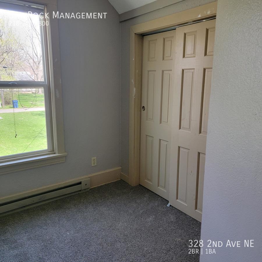 328 2nd Ave Ne - Photo 2 of 27