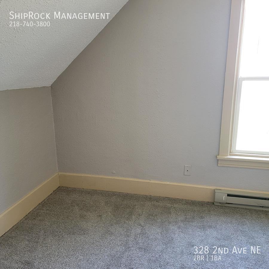 328 2nd Ave Ne - Photo 3 of 27