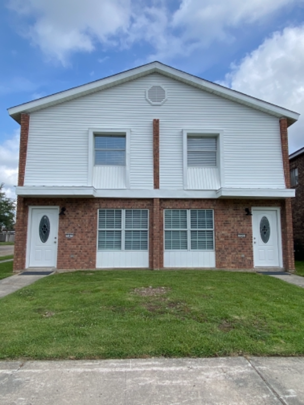 526 Folse St - Photo 2 of 16