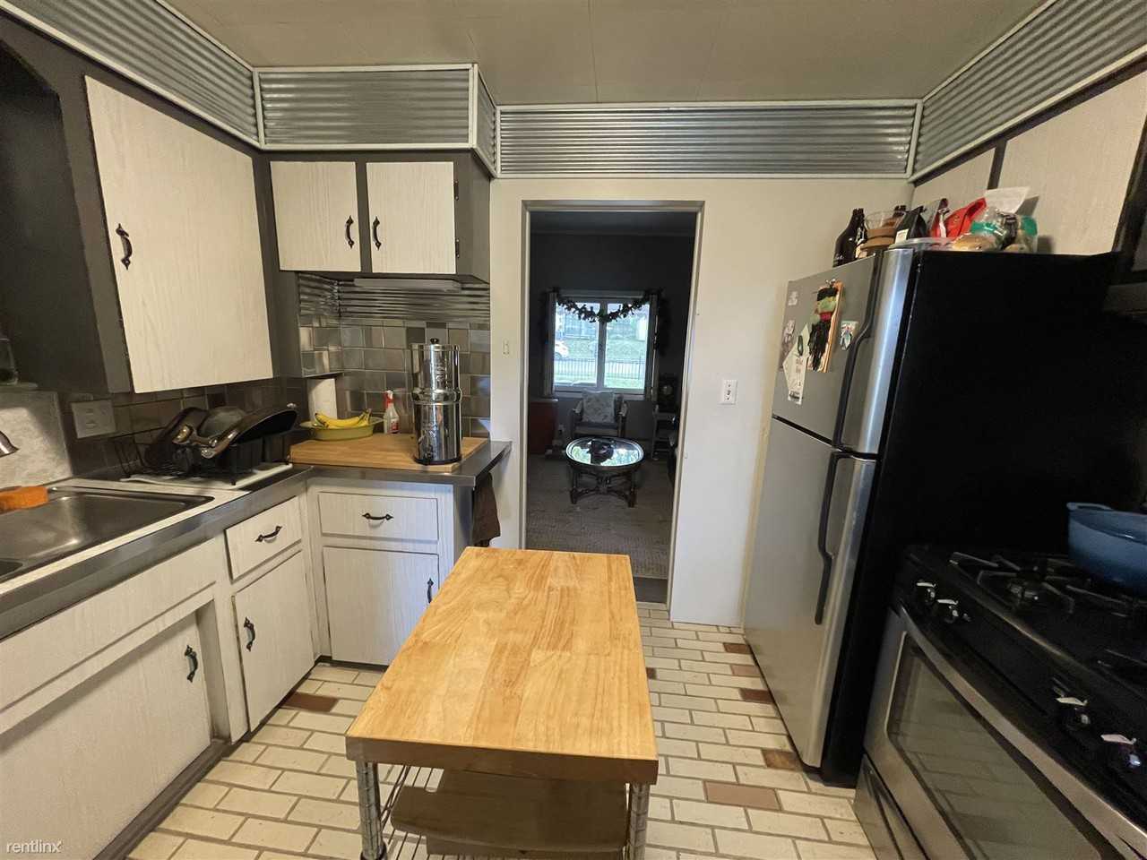 1615 Lyon St NE - Photo 3 of 11