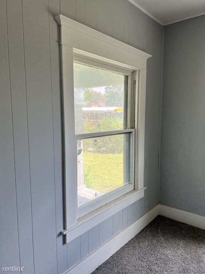 1325 S A St - Photo 3 of 19