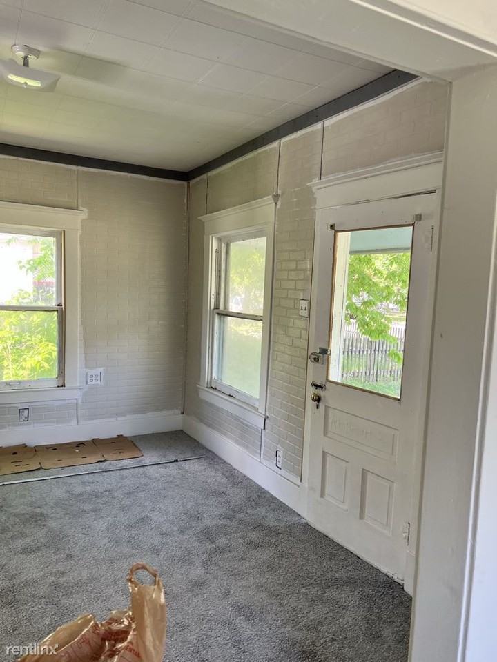 1325 S A St - Photo 2 of 19