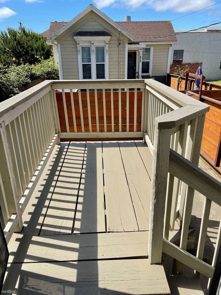 873 30th St - Photo 2 of 11