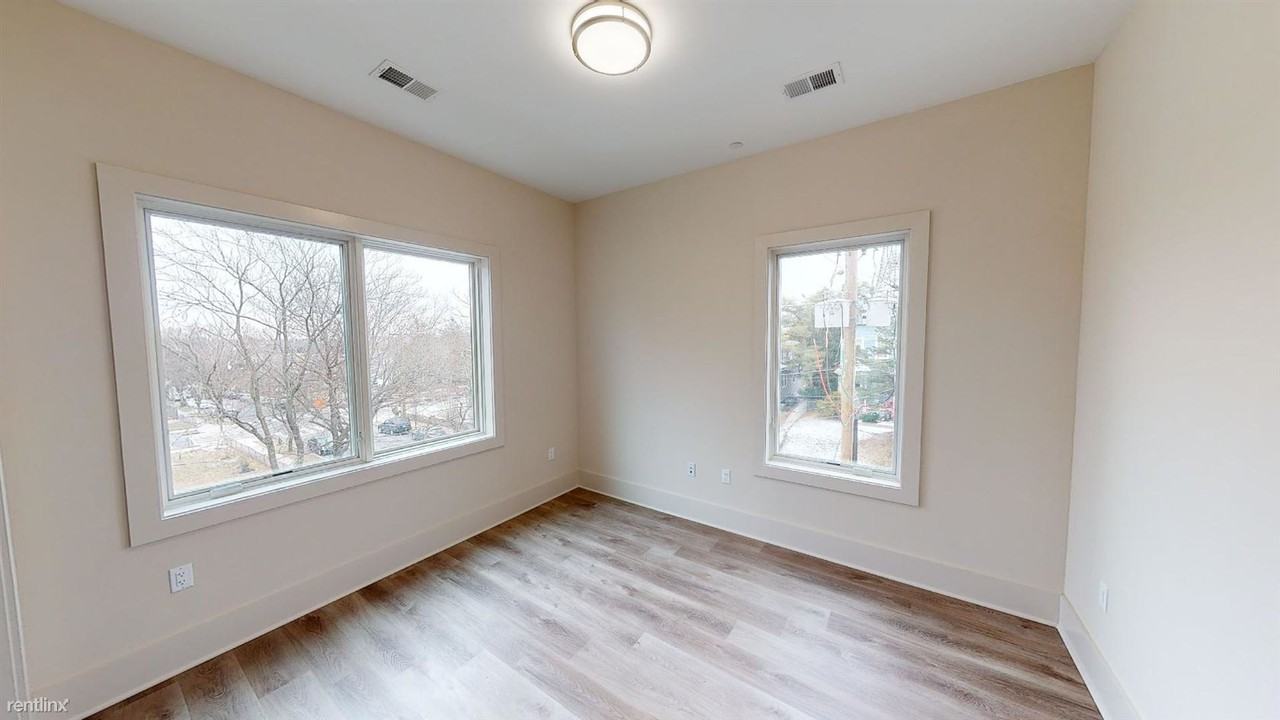 917 Sheridan St NW - Photo 3 of 9