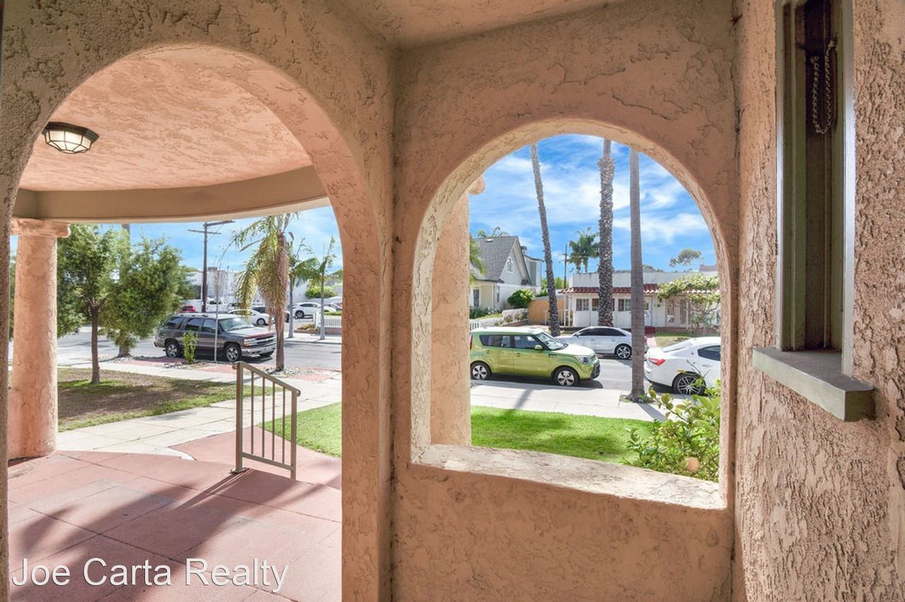 4725 Kensington Dr - Photo 3 of 26