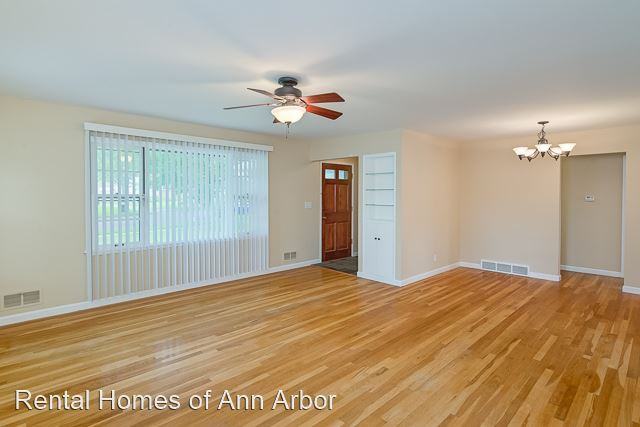 2935 Lakeview Dr - Photo 3 of 16