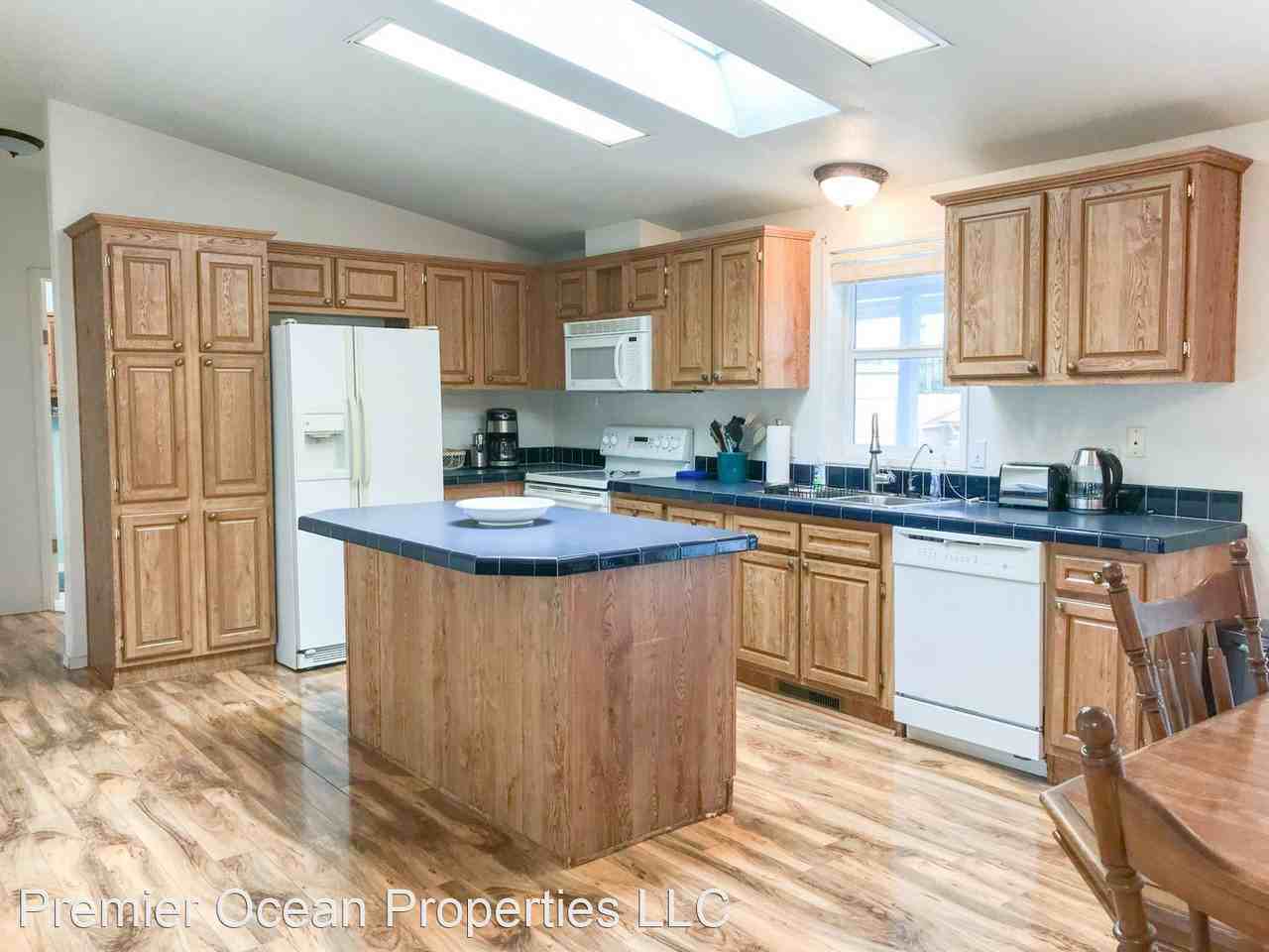 1201 Rowland Ln - Photo 2 of 10