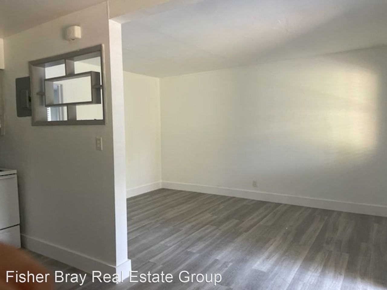 1027 NE 8th Ave - Photo 2 of 9