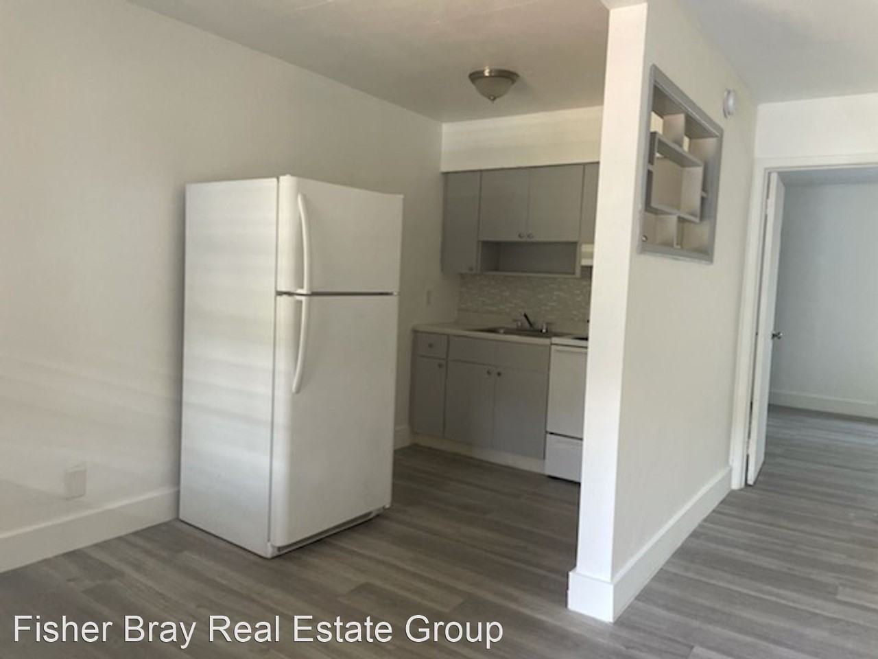 1027 NE 8th Ave - Photo 3 of 9