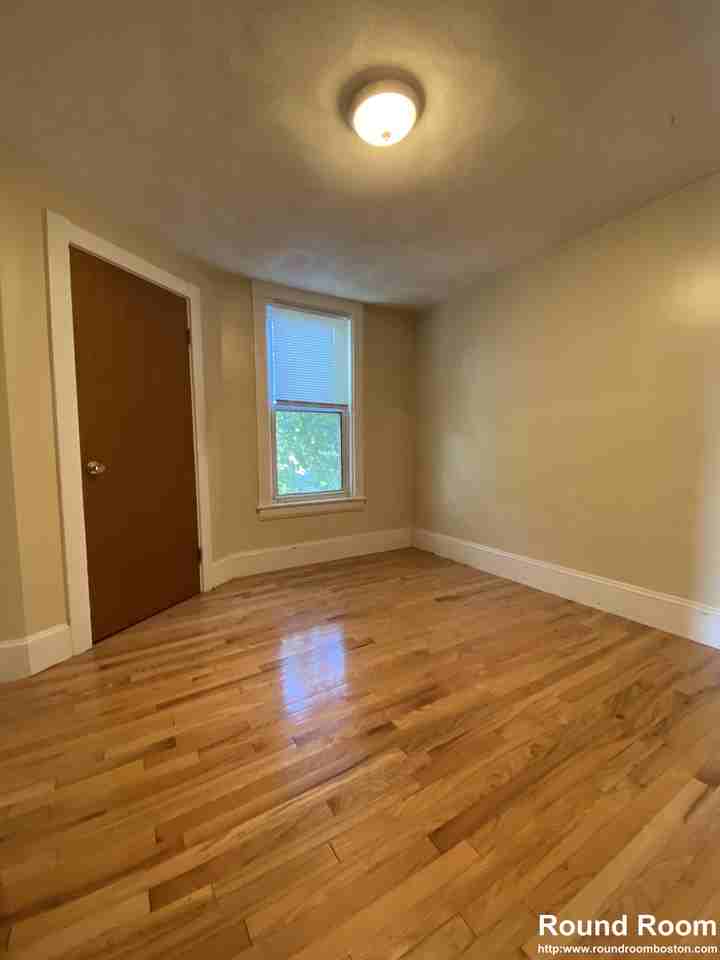 51 Aldie St #3 - Photo 4 of 9