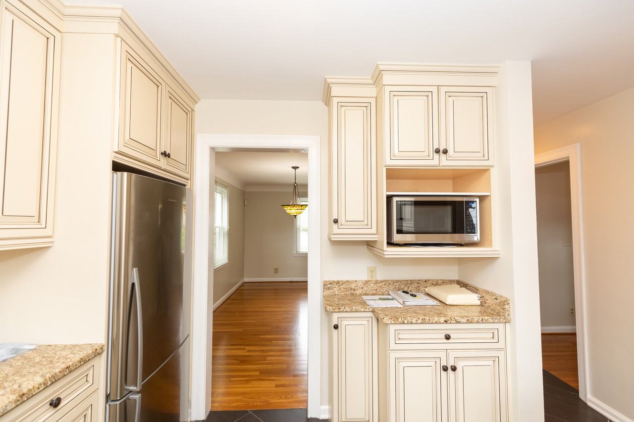 6908 Thorndike Rd - Photo 3 of 12