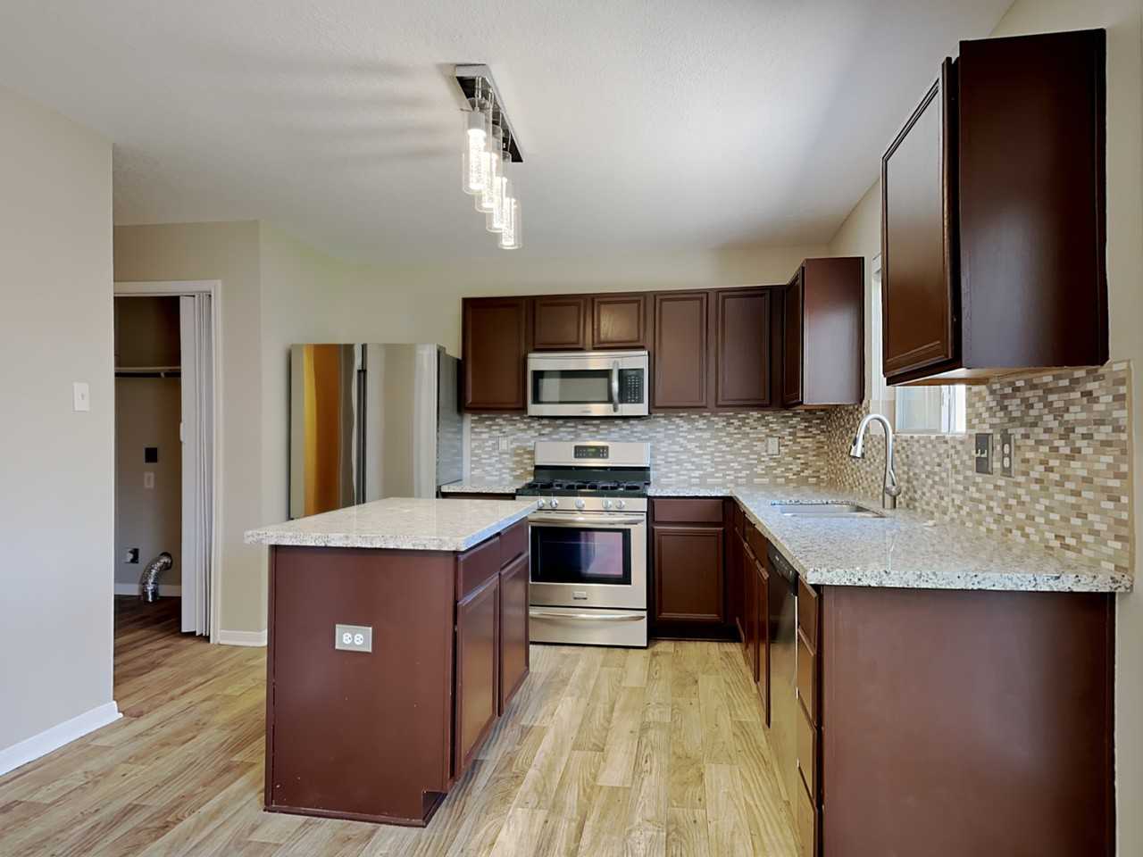 7203 Foxvista Ln - Photo 3 of 18