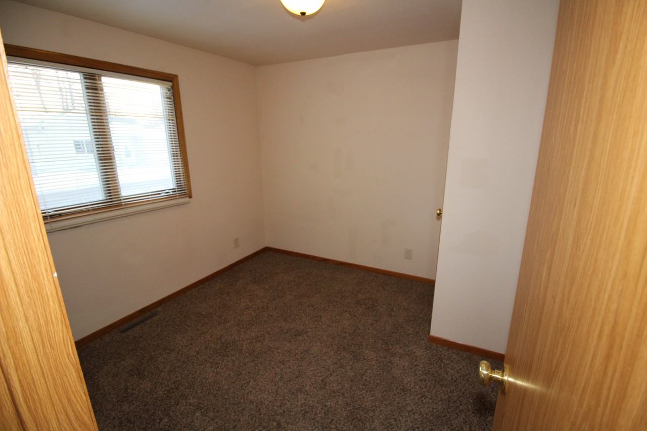 1711 1st Ave Se - Photo 3 of 12