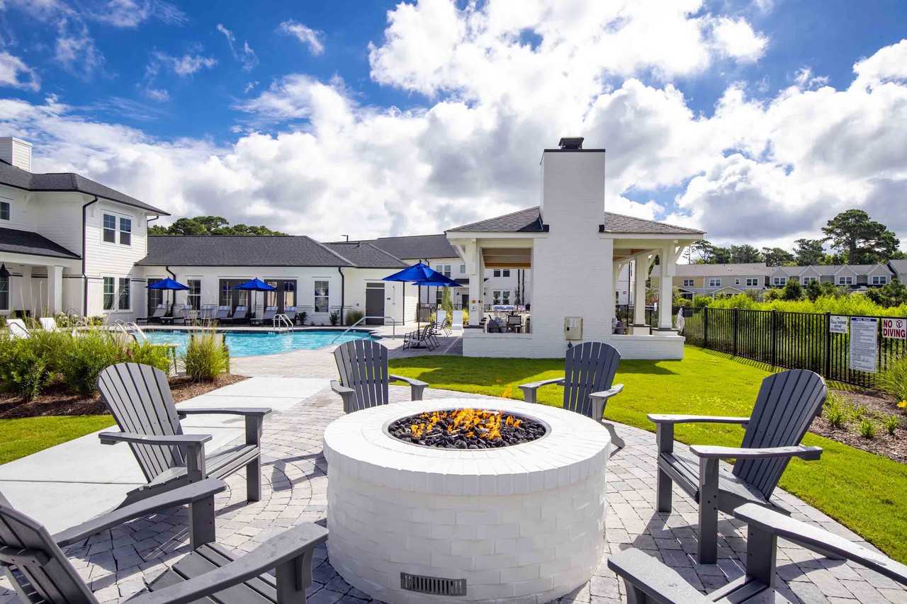 Hawthorne at the Pointe - Photo 2 of 37