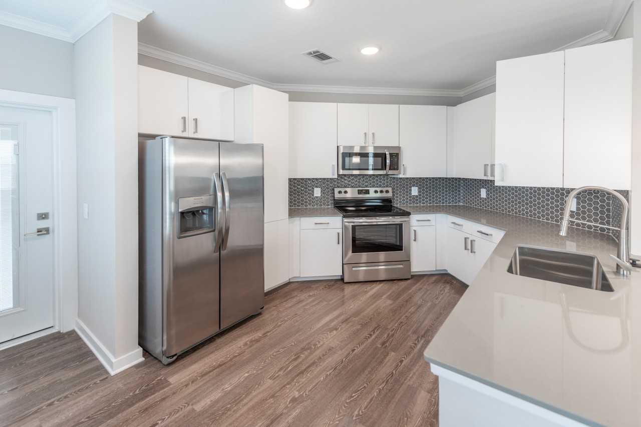 Verso - Photo 4 of 50