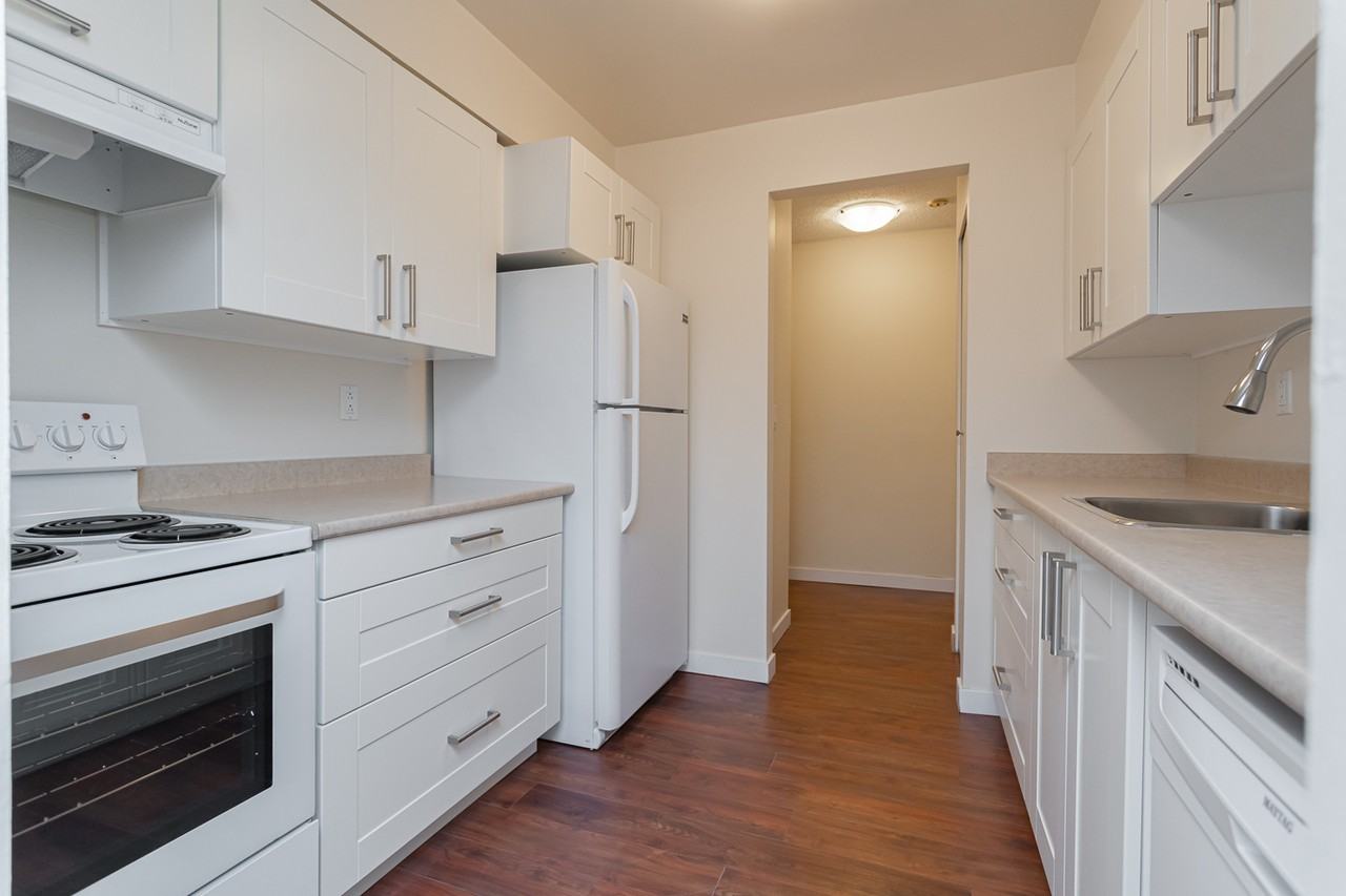 Blue Mountain Apartments 517 Blue Mountain St, Coquitlam, BC V3J 4P8