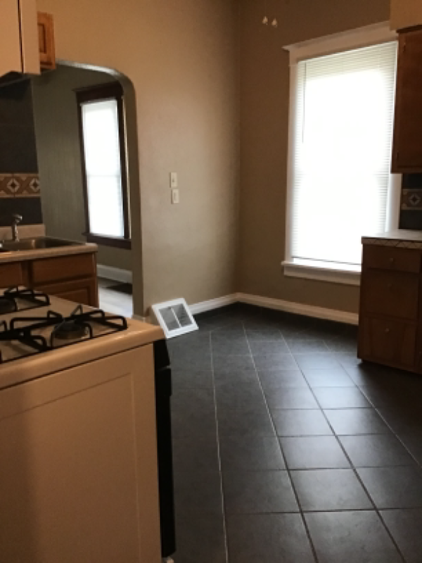 1209 S Alice St - Photo 3 of 11